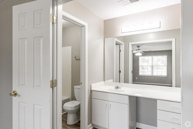 2BR, 2BA - 1,220SF (Type F) - Primary Bathroom