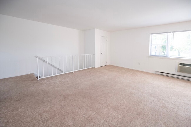 Living Room - 3.5 Room, 1 Bed, 1 Bath - Towne Mews