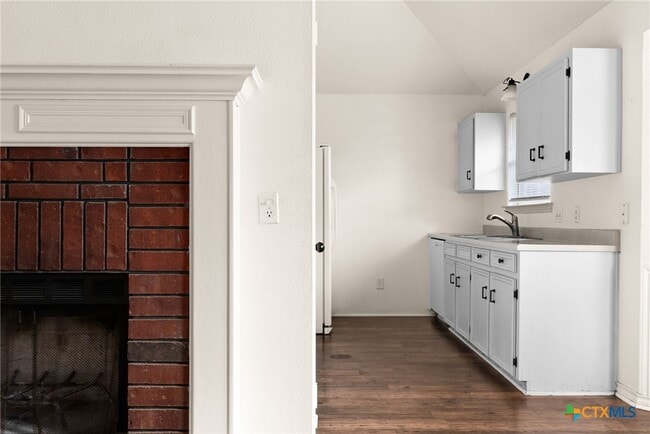 Photo - 2702 Hemlock Dr