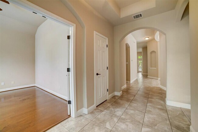 Photo - 1811 Liberty Oaks Blvd