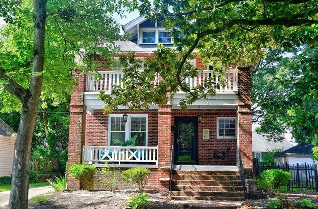 Photo - Beautiful Older home renovated for todays ...