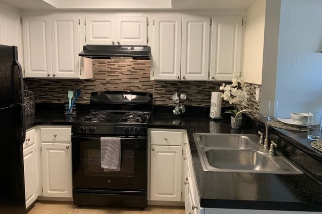 1 habitación, 1 baño - 600 pies cuadrados - Cocina - Crescent Lane