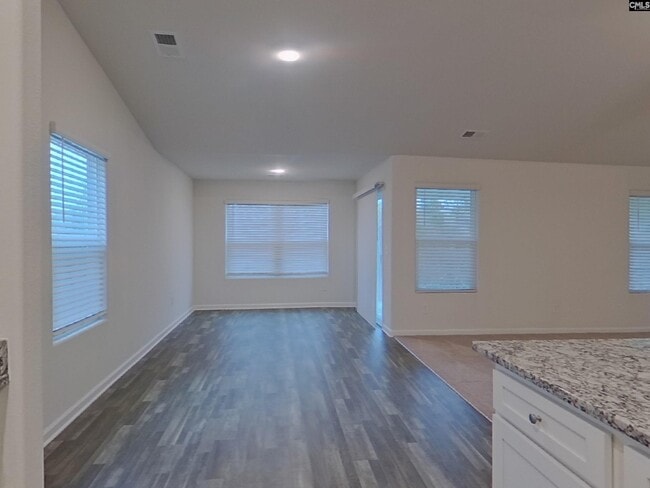 Photo - 202 Sundew Rd