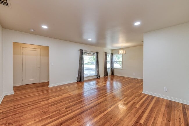 Photo - 632 E Ramona Way