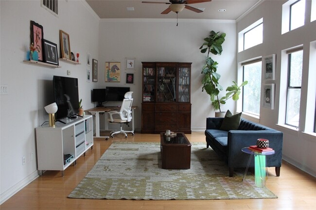 Building Photo - 4402 Lillian St Unit 6 Rental