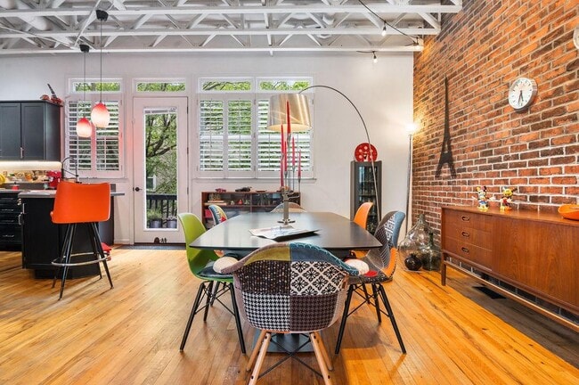 Photo - 230 Bradberry St SW