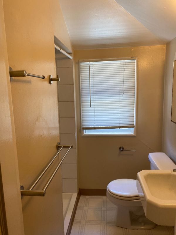 Photo - 618 Benton St