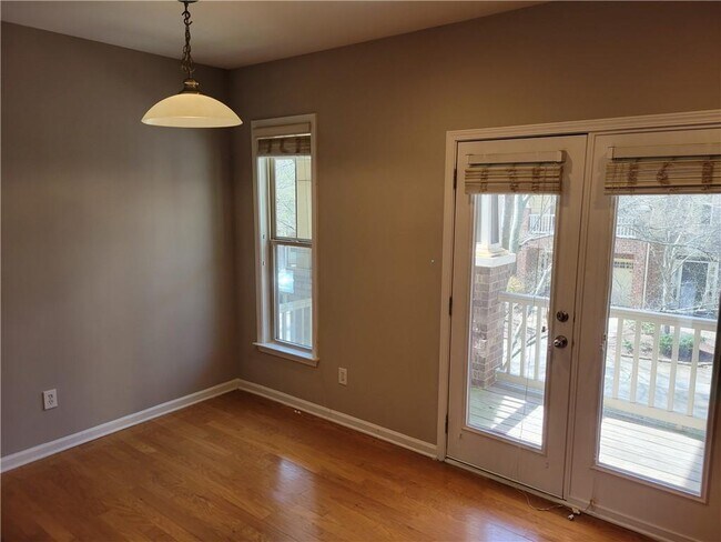 Photo - 831 Commonwealth Ave SE