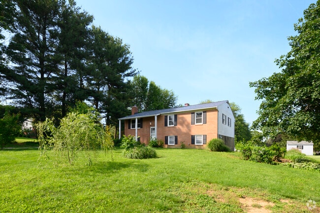 Building Photo - 102 Roosevelt Rd Rental