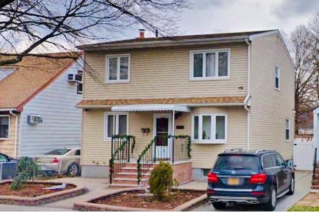 Building Photo - 164-31 Underhill Ave