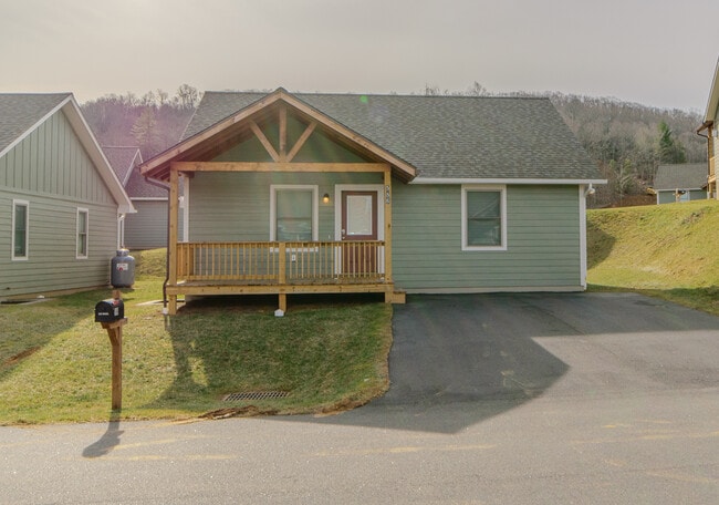 Photo - 586 Townhomes Pl