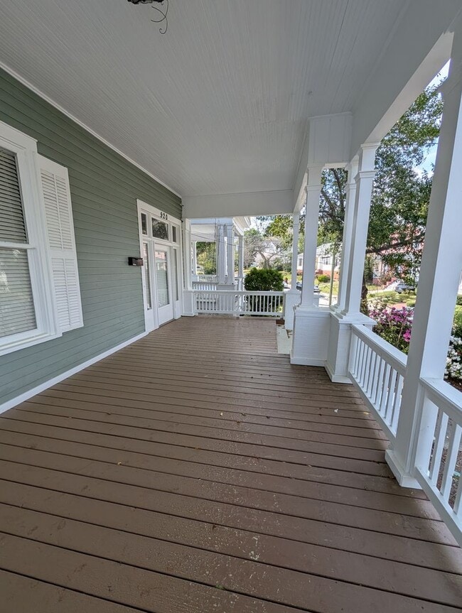 Photo - Huge 4 bedroom in prime downtown location!