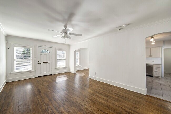 Photo - 3008 Amherst St