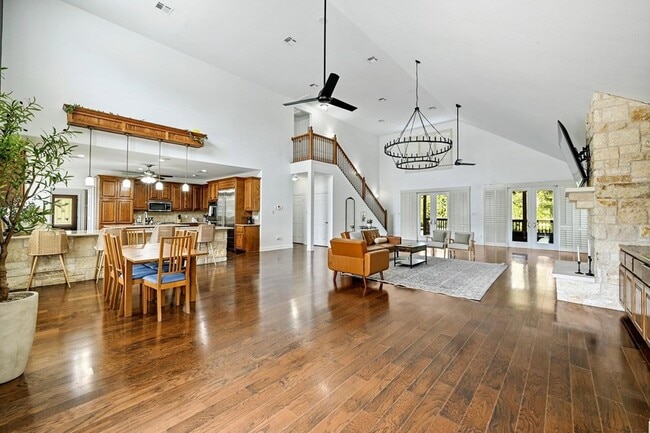Photo - 211 Moore Ln