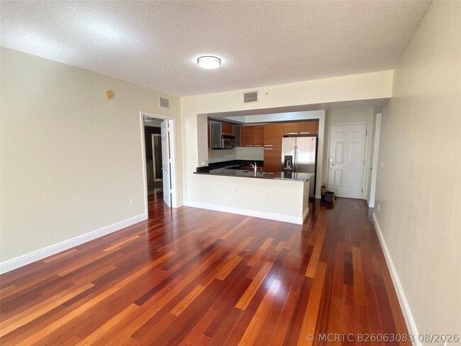 Building Photo - 2030 Douglas Rd Unit 403