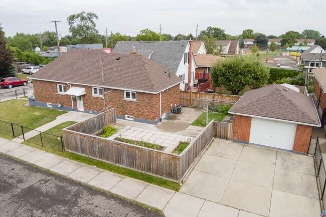 Photo - 1240 Dunsmure Rd