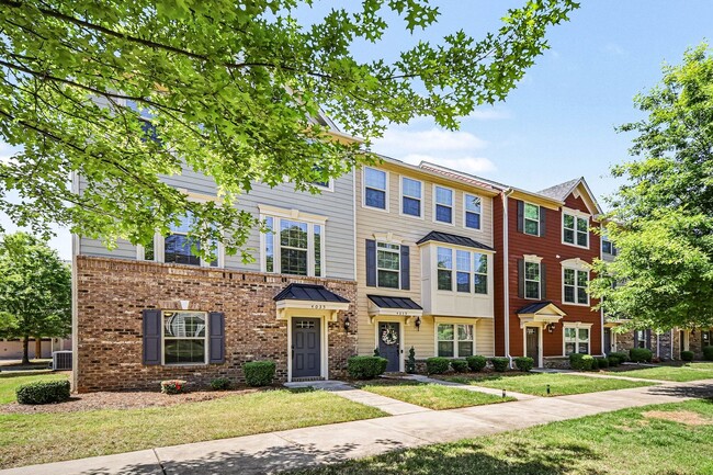 Photo - 4 Bed/3.5 Bath Townhouse for RENT!