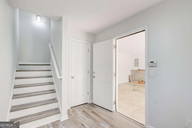 Photo - 2470 Stonegate Dr