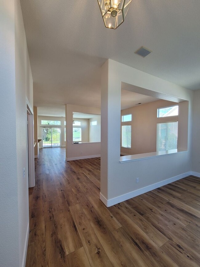 Photo - Stunning 2-Bed, 2.5-Bath Entertainer's Gem in Gated Summerset I