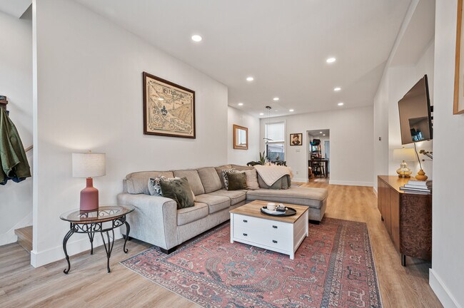 Photo - 4812 Dearborn St