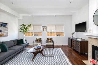 Photo - 850 N Poinsettia Pl