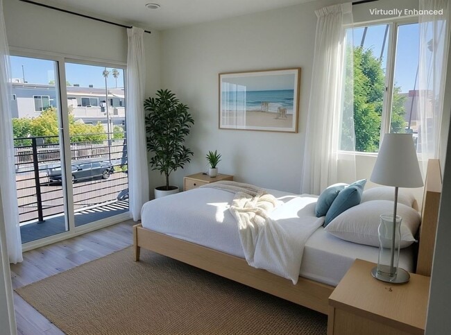 Photo - REST OF NOVEMBER FREE! Spacious 4 Bedroom ... Unidad 1531 Winona Blvd