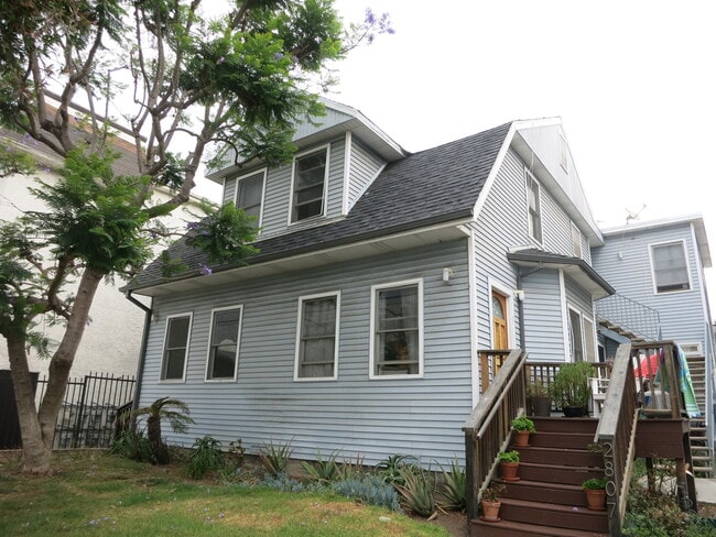 Building Photo - 2807 2nd St Unit 4 Rental