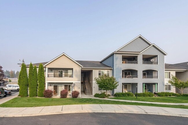 Spacious 3 Bed 2 Bath Condo - Spacious 3 Bed 2 Bath Condo