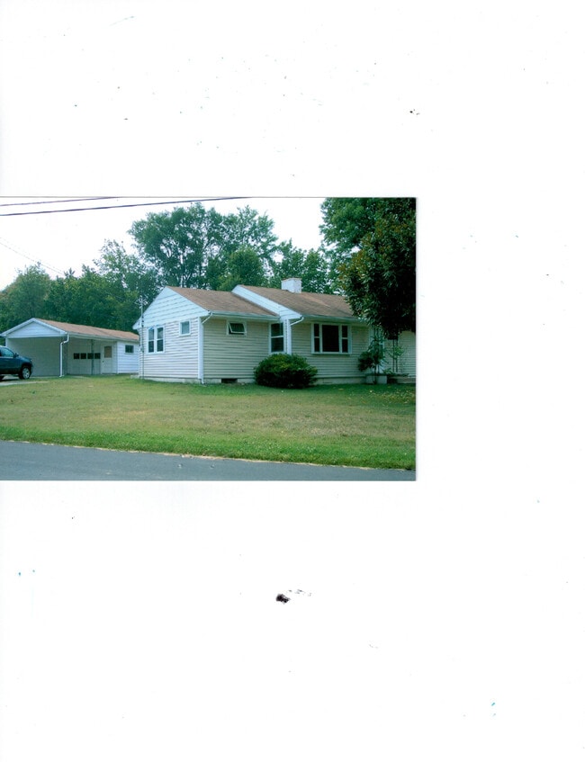 Building Photo - 122 Redbud Dr Rental