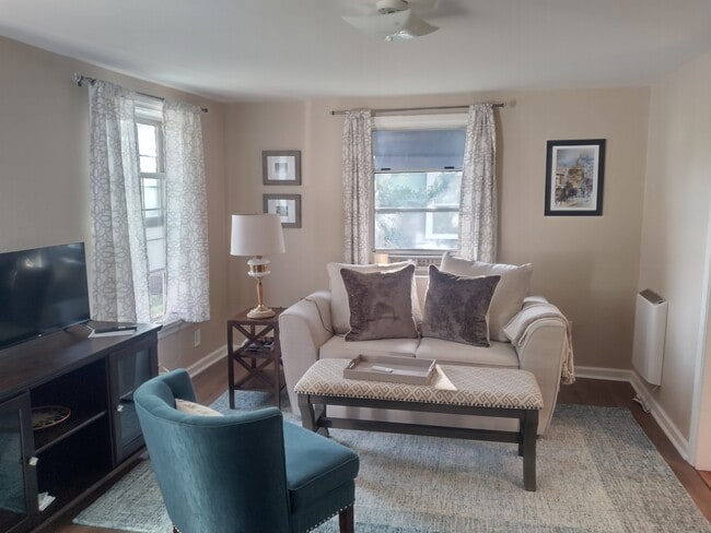 Photo - 2914 Woodlawn Avenue