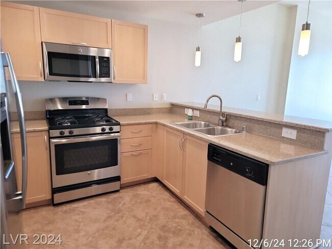 Photo - 1-BEDROOM UNIT AT THE OGDEN HIGHRISE! Unit 2202