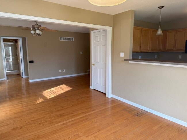 Photo - 213 Countryshire Dr