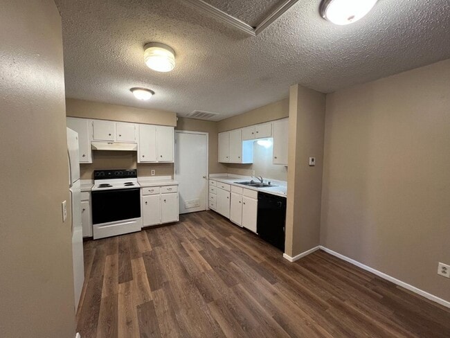 Photo - 1710 Elkhart Ave Unit D