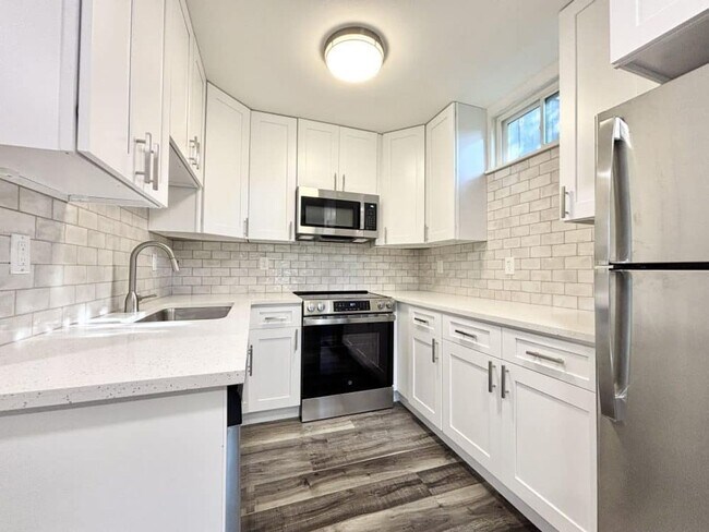 Photo - Available Now! Newly Remodeled 2BR Unit in... Unidad 3