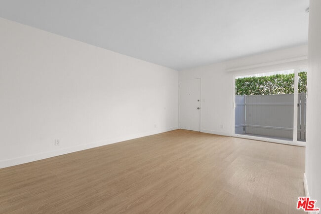 Photo - 1433 Brockton Ave Unit 3