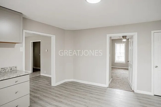 Photo - 525 W Buena Vista Ave