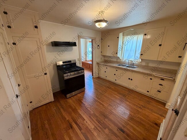 Photo - Spacious 2 bedroom 1 bath with a shop