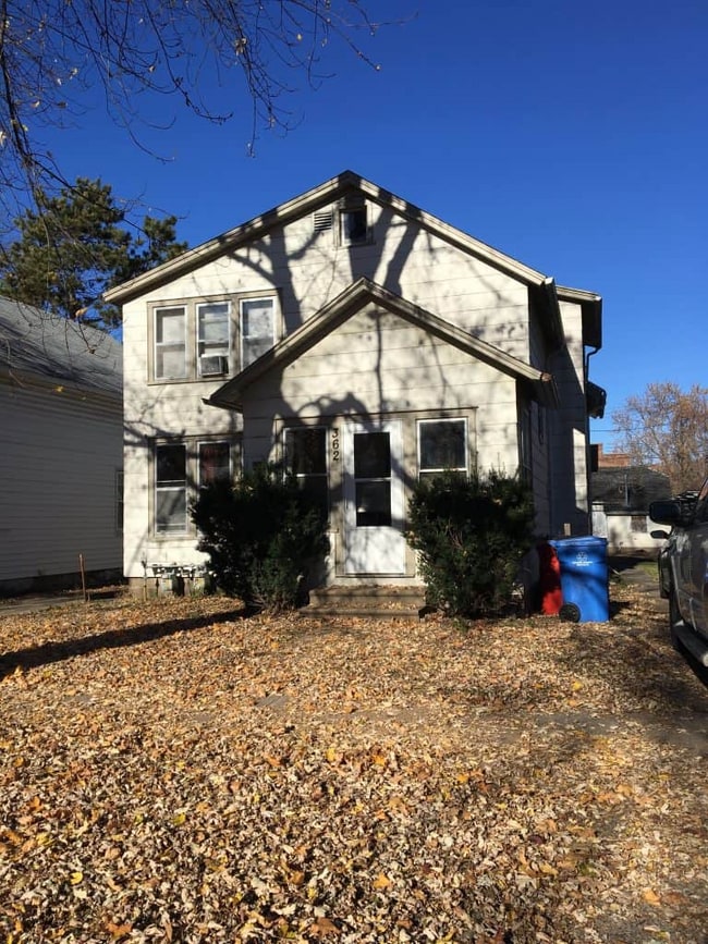 Building Photo - 362 W 4th St Unit 2