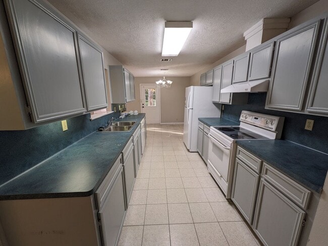 Photo - 147 Farmers St