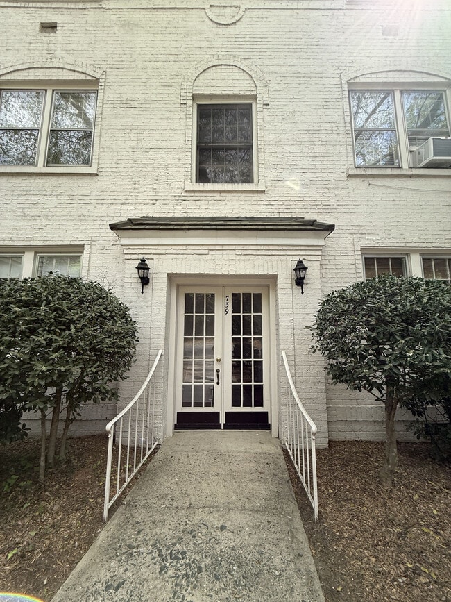 Building Photo - Providence Altondale