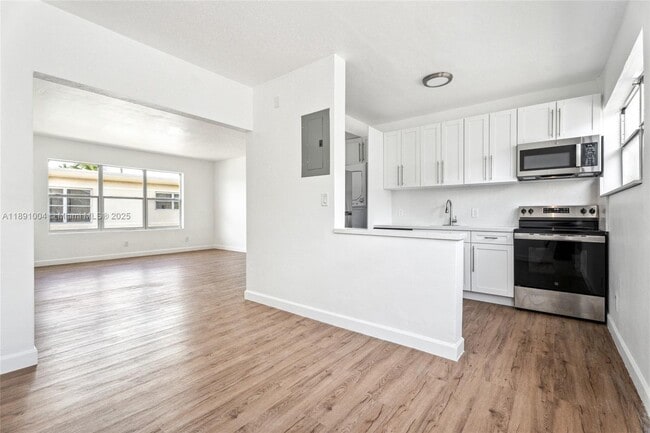 Building Photo - 825 85th St Unit 4