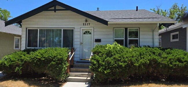 Building Photo - 3 Bedroom 2 Bathroom Home Near FE Warren & Frontier Park
