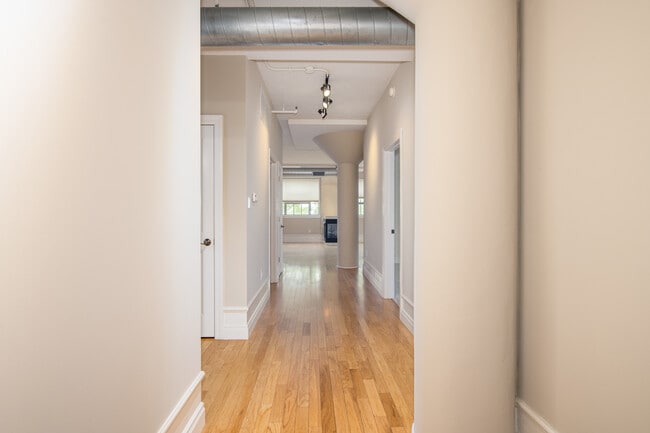 Photo - 4901 Washington Blvd Unit 3A