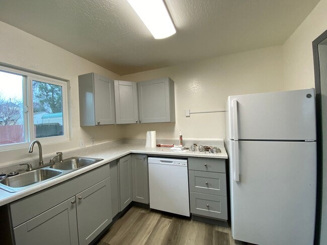 Photo - 1545 Pine St