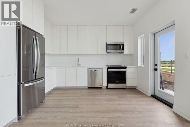 Photo - 4300 Laurier Pkwy