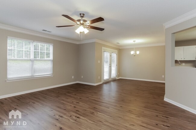 Photo - 712 Raindrops Rd