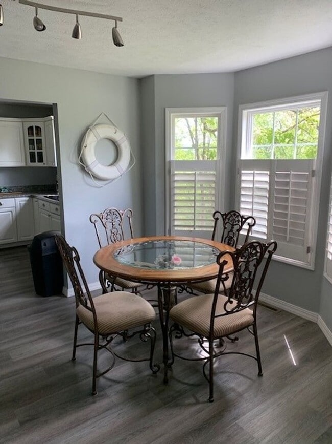 Building Photo - Furnished 4 Bedroom 3 Bath House in Kimber...