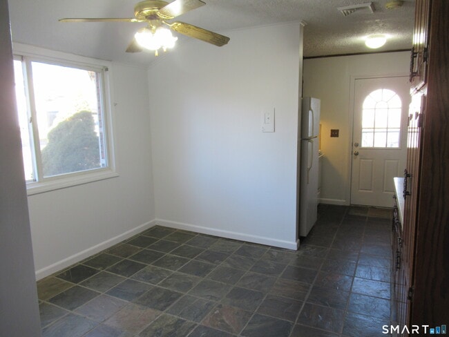 Photo - 74 Harvester Rd