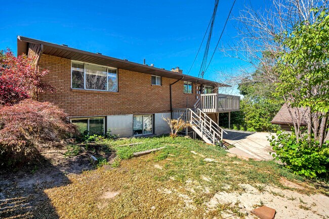 Photo - 2555 Elm Ave