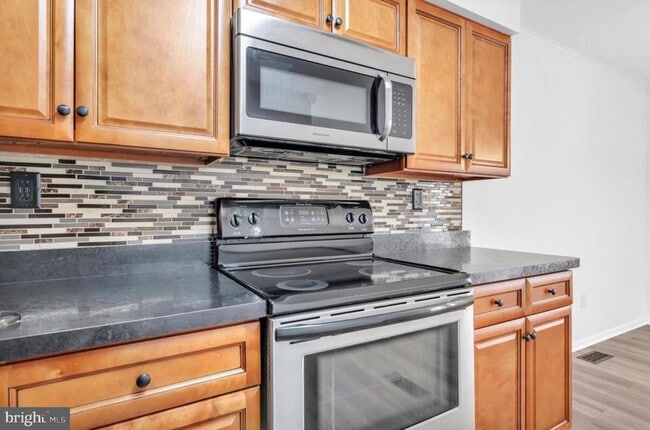 21 Uxbridge Pl